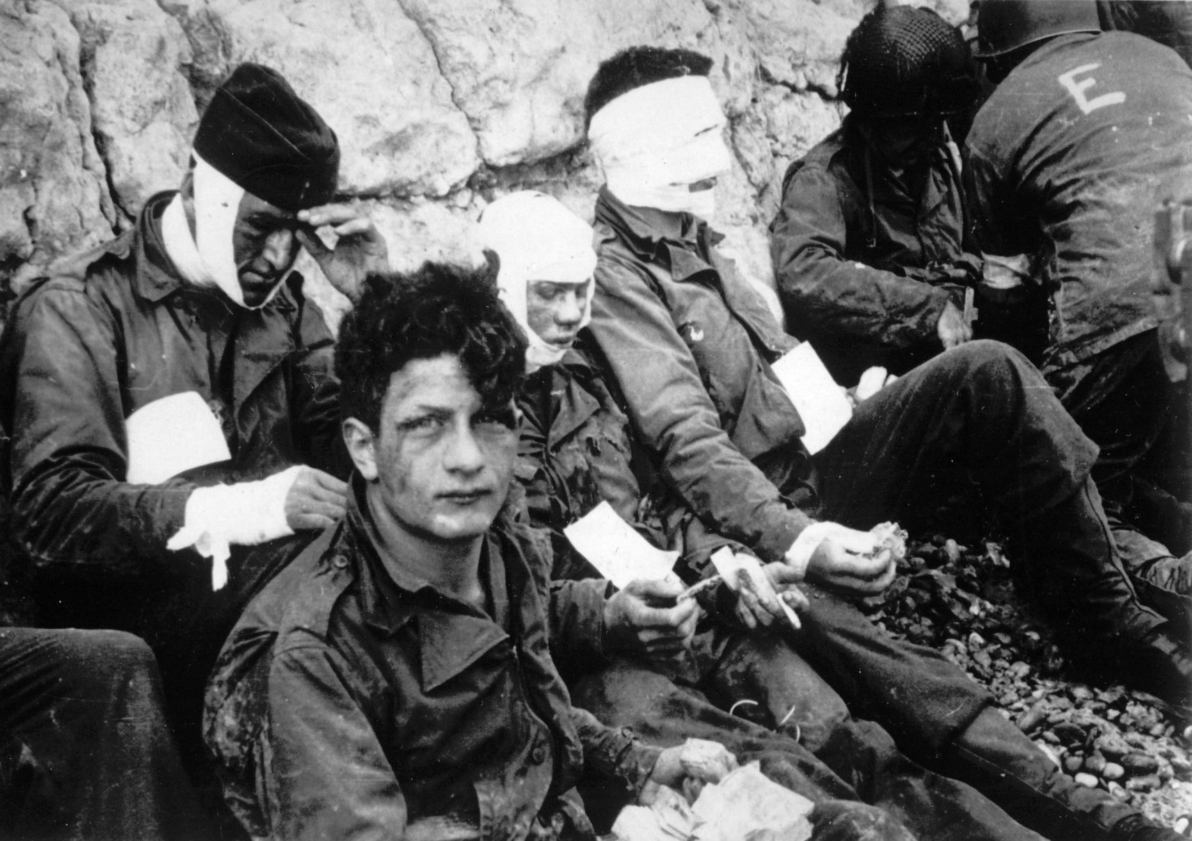 WWII D-DAY U.S WOUNDED SOLDIERS